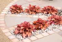 Patio design with Heuchera, stone slabs, cobble setts and pebbles - Southport Flower Show 2011 