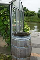 Wooden barrel for the collection of rainwater from an aluminium greenhouse - De Tuinen van Appeltern, Holland