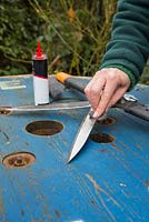 Removing rust from the shears blades using wire wool