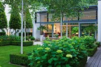 Glass pavilion room, lawn, Betula utilis 'jacquemontii' and  Hydrangea 'Annabelle' - The Glass House, Petersham - Architects Terry Farrell Partners - Garden design by Sallis Chandler 