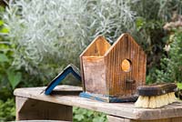 Leave the birdhouse to air dry before hanging back in place
