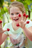 Girl with raspberries