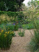 A gravel garden planted with Verbena bonariensis, Crocosmia 'Gerbe D'Or', Agapanthus africanus and Stipa gigantea 'Gold Fontaene'