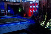 Modern town garden in Cambridge with lighting. Designed by Paul Dracott