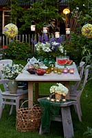 Summer table setting