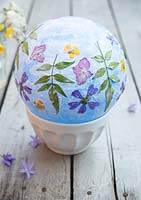 Making paper lanterns - Finish creating your floral design