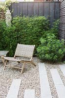 Small gravel terrace with lounge chair