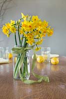 Spring arrangement with Narcissus 'Grand Soleil d'Or'