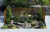 Chelsea FS 1993 Miniature Garden Company miniature cottage garden with alpines and bonsai dwarf conifers