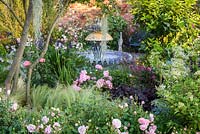 Pineapple Fountain. Great gardens of the USA, 'Charleston and South Carolina Garden'. RHS Hampton Flower Show 2018