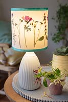 Upcycling an old plain lamp with pressed flowers from the garden