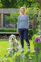 Feature portrait of author Eve Chase in her contemporary city garden