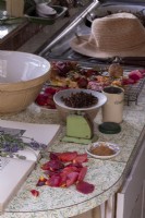 Step by step of making pot pourri, ingredients