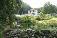 Overview of garden Villa Sprezzatura with pond and rock garden.