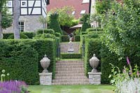 Formal garden with hedges, yew 