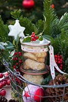 Gift basket with marzipan almond croissants (Mandorlini) 