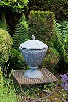Decorative urn made of lead 