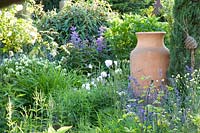 Perennial bed with amphora 