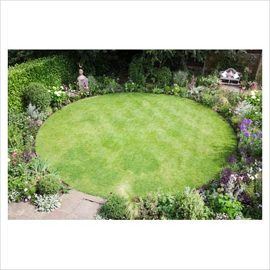 Small Garden With A Circular Lawn on Modern Country Style