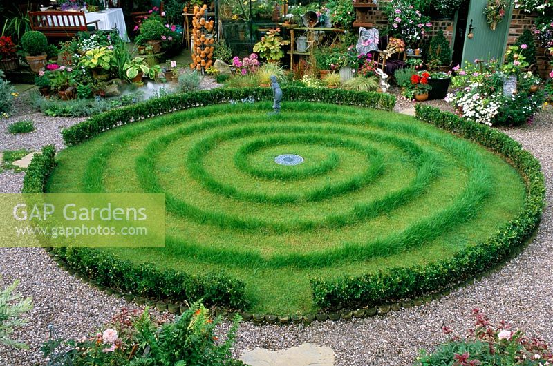 Circular lawn with cut in spiral pattern, Woodside Road Chester.