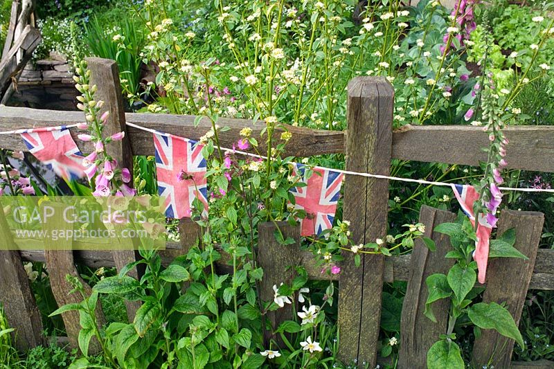 Old wooden fence with Union Jack bunting in 'The Chelsea Pensioner Garden' at Chelsea FS 2005