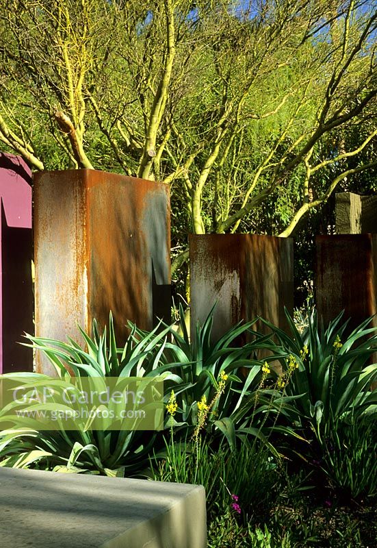 Sculptural garden with large architectural elements. The Kotoske Garden in Phoenix Arizona USA