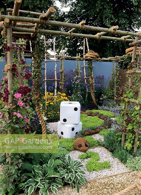'Snakes and Ladders Garden' at Hampton Court FS 2004                              