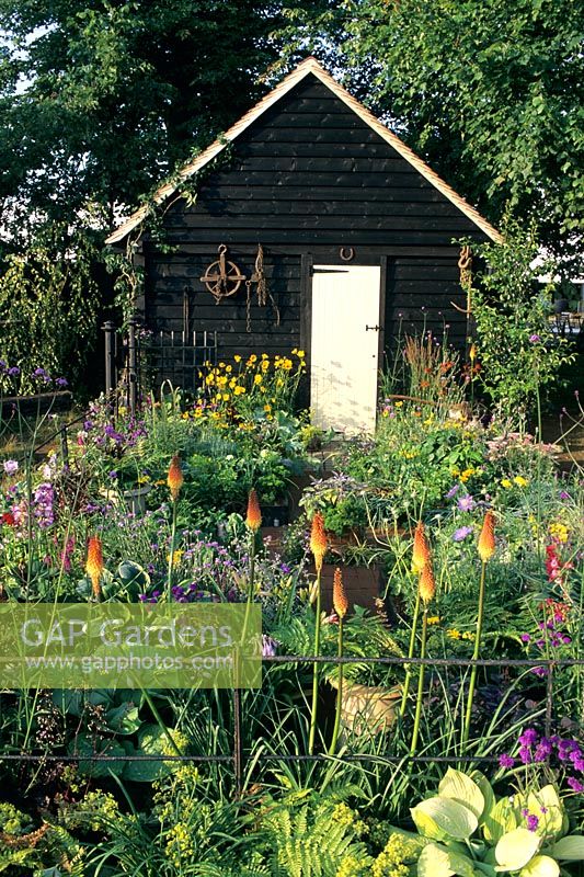 The Lock keepers cottage garden at Hampton Court Show Garden 2003