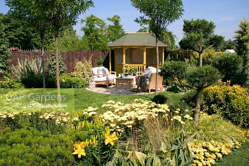 Hampton Court 2006. Garden for Croft Sherry