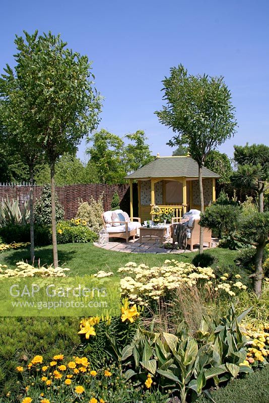 Hampton Court 2006. Garden for Croft Sherry