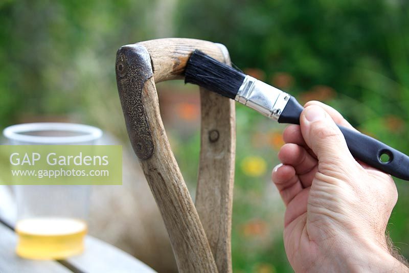 Treatment of wooden garden tools with linseed oil for protection against rot 
