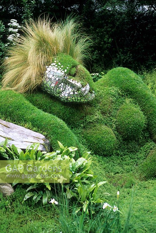 The 4head garden of dreams - RHS Chelsea Flower Show 2006 - Living grass sculpture of reclining nude woman with mirror tiles on half of face and Stipa tenuissima as hair 