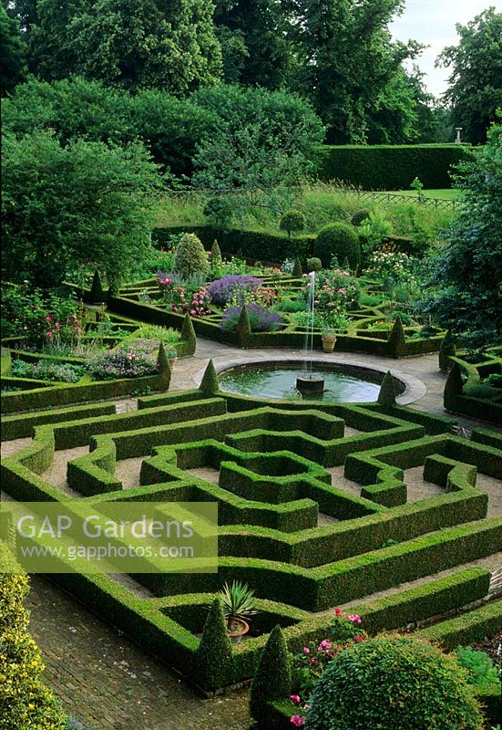 Low Buxus hedging maze parterre with central round pool - Hatfield House, Hertfordshire  