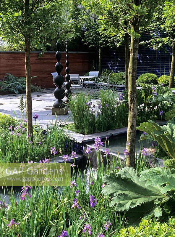 Lush planting of water plants in 'A city space' urban garden - Cartier Ltd, Chelsea 2000