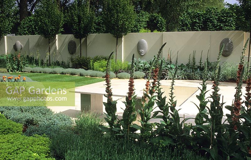 contemporary minimal garden with patio sculpture and perennial planting Chelsea 2002 