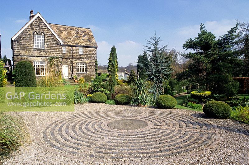Cobble stone labyrinth in gravel drive in front garden - York Gate, Leeds 