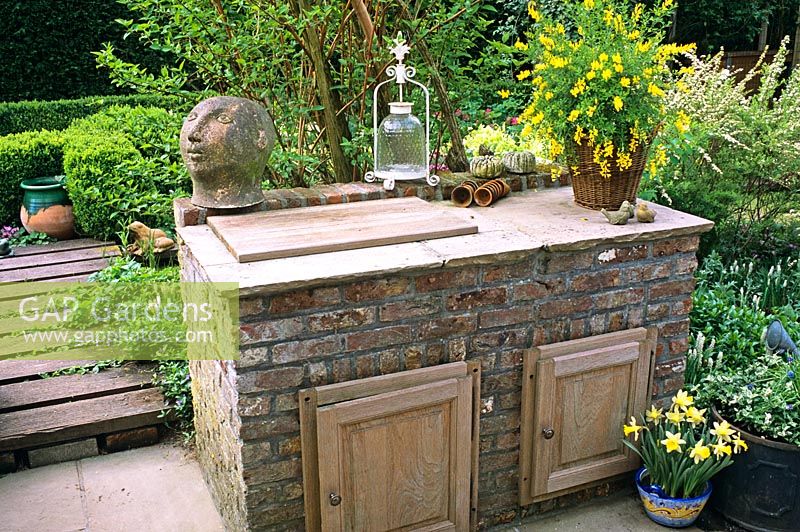 Outdoor kitchen with cupboards made from brick 