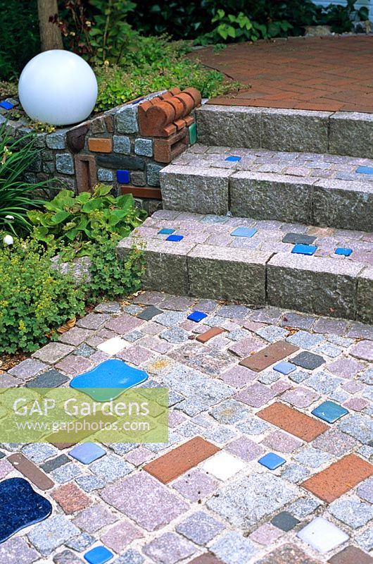 Mosaic pathway and steps