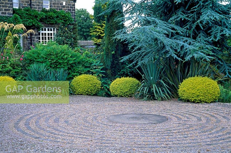 Circular paving in formal garden - York Gate, Leeds