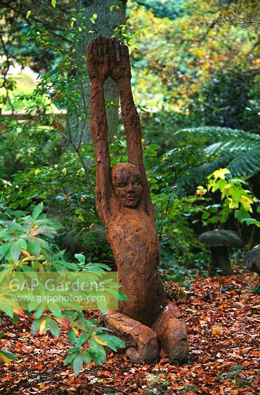 Sculpture in the woodland - Greystone Cottage, Oxfordshire 