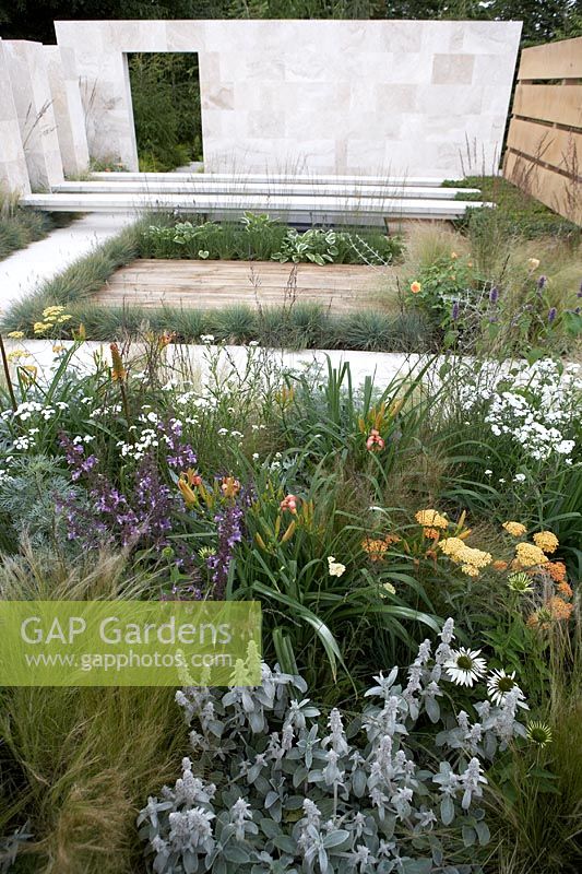 Design - Amanda Patton for APL and SGD The Traveller's garden - with Bradstone - RHS Hampton Court Palace Flower Show - Silver-gilt medal 
