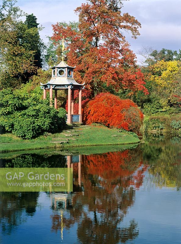 Water garden with Japanese pagoda - Clivedon, Buckinghamshire