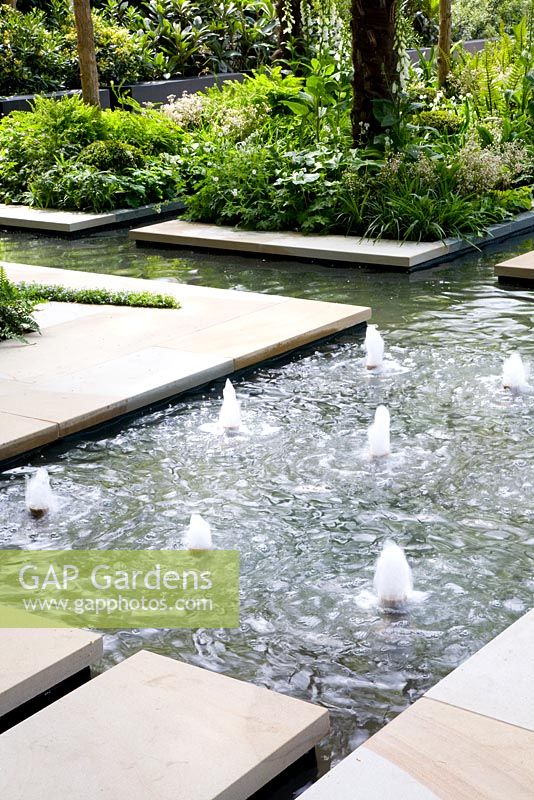 Water feature designed by Robert Myers - The Cadogan Garden, RHS Chelsea Flower Show 2008