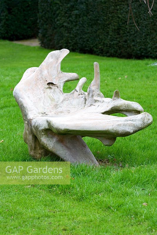 Carved wooden seat - Woodpeckers, Warwickshire