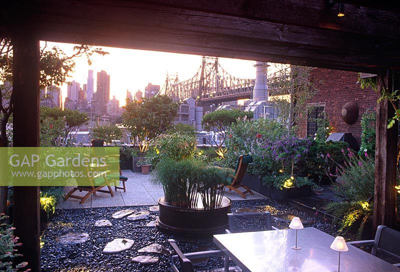 Roof garden with gravel and decked area with sun loungers - Long Island, NYC, USA
