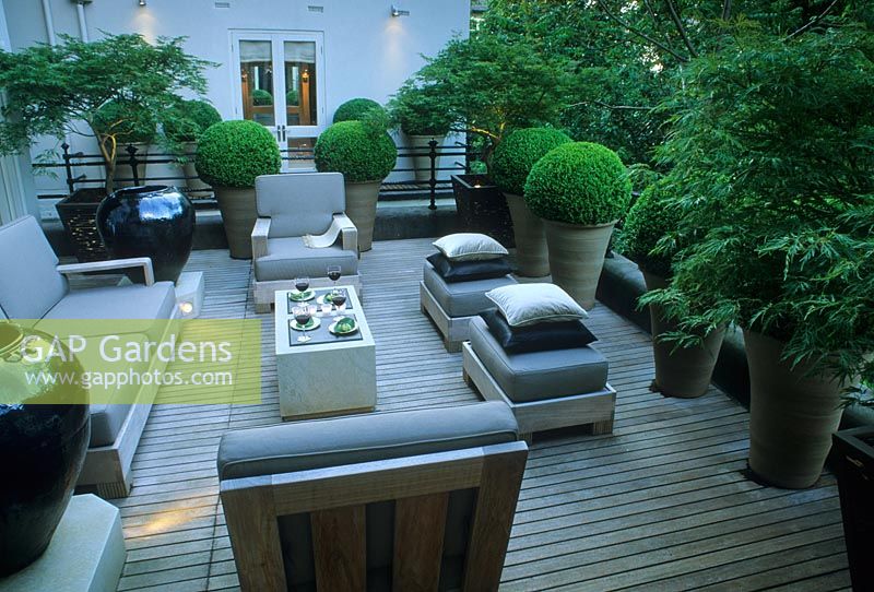 Minimal terrace garden - Suleyman Roof Garden, London