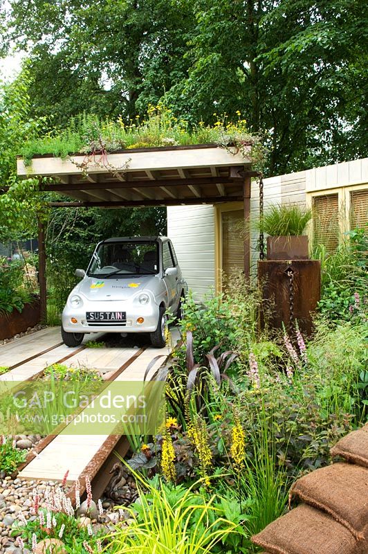 Car port and driveway made from recycled materials
The Rain Chain Sustainable garden. Gold medal and Best in category winner at RHS Hampton Court Palace Flower Show 2009
Design - Wendy Allen Hadlow College with Westgate Joinery
