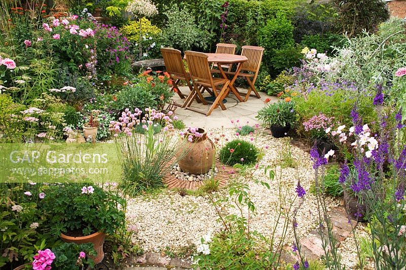 A circular gravel garden and patio area