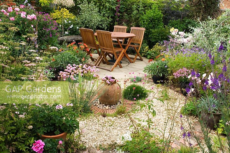 A circular gravel garden and patio area
