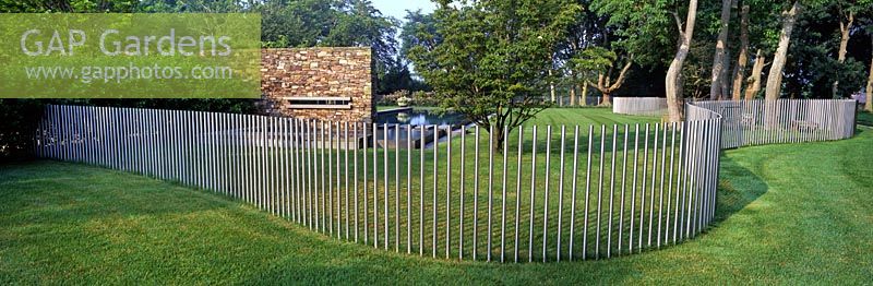 Curving fence at Hither Lane, Long Island, USA